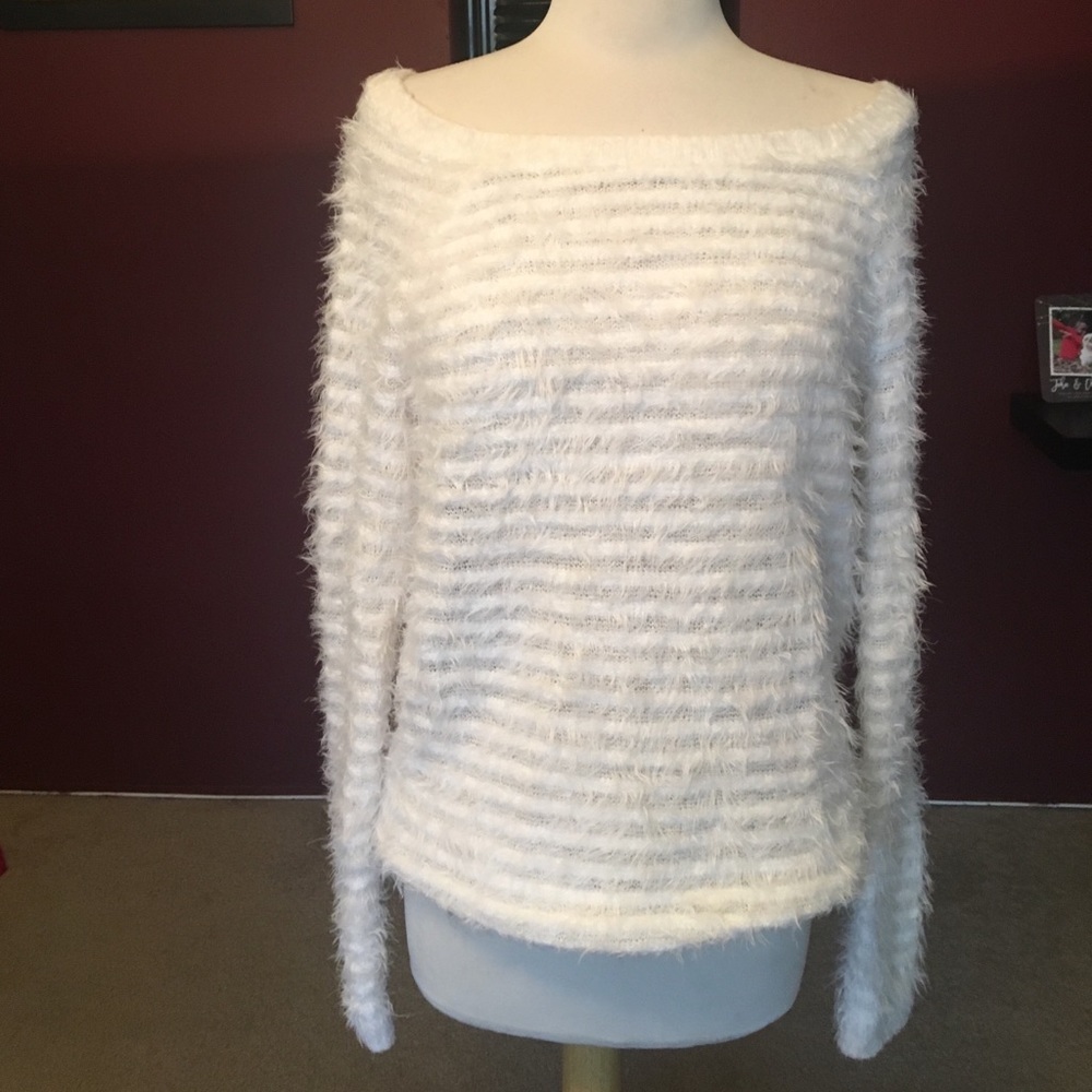 Forever 21 white sweater size S